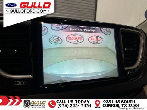 Used 2023 Chrysler Pacifica Touring-L FWD image 26