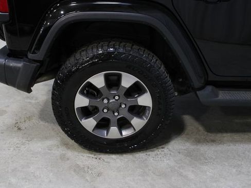 Used 2018 Jeep Wrangler Unlimited Sahara image 36