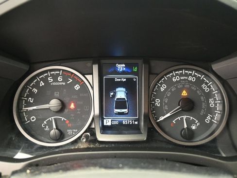 Used 2022 Toyota Tacoma TRD Off-Road w/ Technology Package AWD/4WD image 14