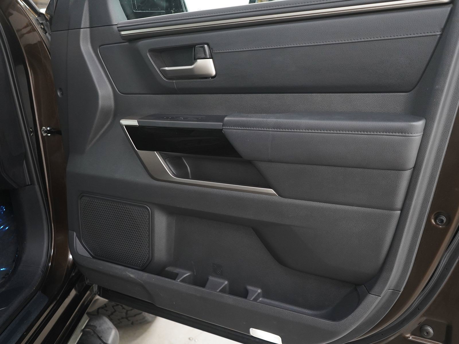 Used 2024 Toyota Tundra Limited AWD/4WD image 9
