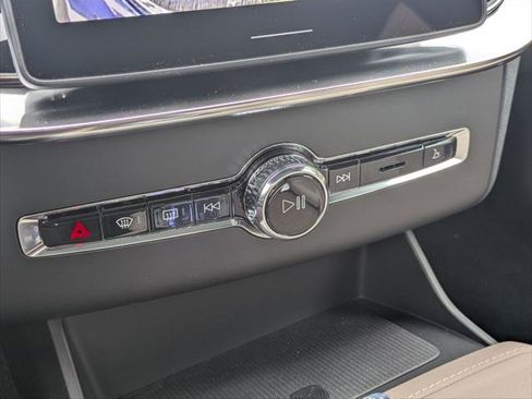 New 2026 Volvo XC90 T8 Plus w/ Protection Package Premier image 8