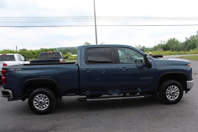 Used 2025 Chevrolet Silverado 2500 LT w/ Convenience Package AWD/4WD image 6