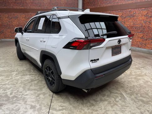 Used 2021 Toyota RAV4 XLE FWD image 2