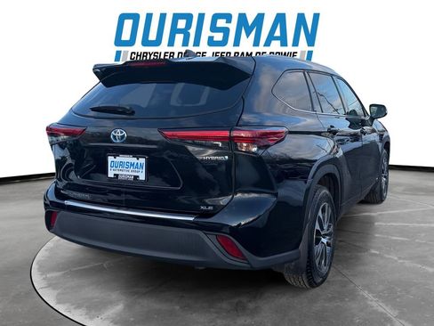 Used 2021 Toyota Highlander XLE image 6