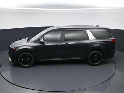 Used 2025 Kia Carnival FWD image 36