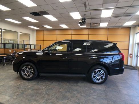 Used 2025 Ford Expedition Active AWD/4WD image 5