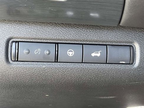 Used 2025 Nissan Pathfinder SL image 28