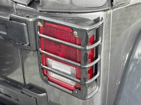 Used 2018 Jeep Wrangler Sport image 28