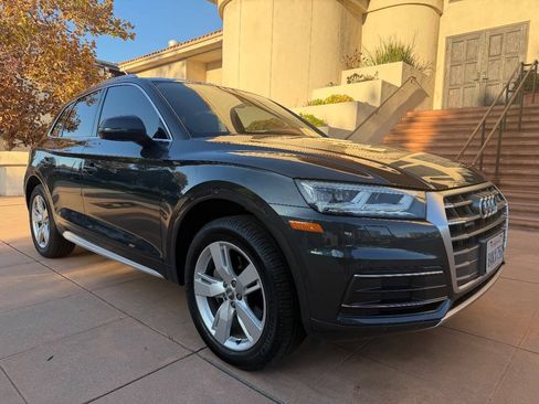 Used 2018 Audi Q5 2.0T Premium Plus w/ Premium Plus Package AWD/4WD image 2