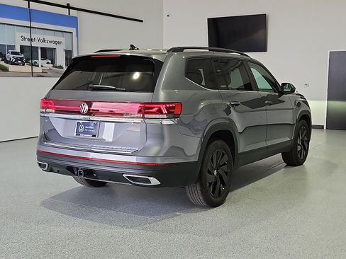 Certified 2024 Volkswagen Atlas SE w/ Panoramic Sunroof Package FWD image 8