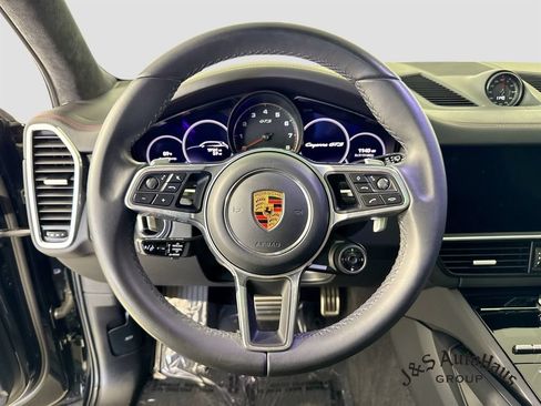 Used 2023 Porsche Cayenne GTS w/ Sport Chrono Package (8LH) AWD/4WD image 12