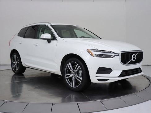 Used 2018 Volvo XC60 T6 Momentum w/ Vision Package image 7