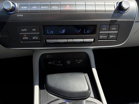 Used 2025 Hyundai Kona SEL AWD/4WD image 24