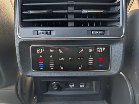 Used 2019 Audi Q8 Prestige AWD/4WD image 13