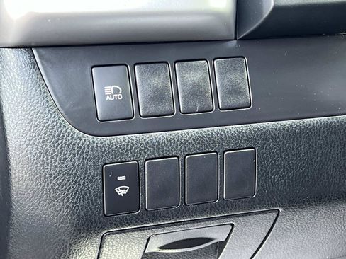 Used 2019 Toyota Highlander LE FWD image 17