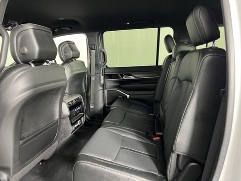 Used 2023 Jeep Wagoneer L Series III w/ Preferred Equipment Group image 29