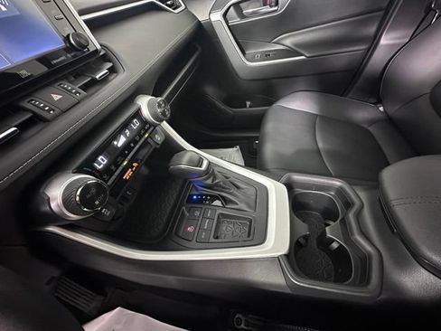 Used 2021 Toyota RAV4 XLE Premium w/ Carpet Mat Package (TMS) FWD image 31
