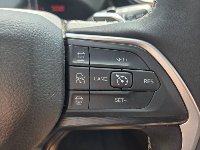 Used 2025 Jeep Grand Cherokee Altitude AWD/4WD image 27