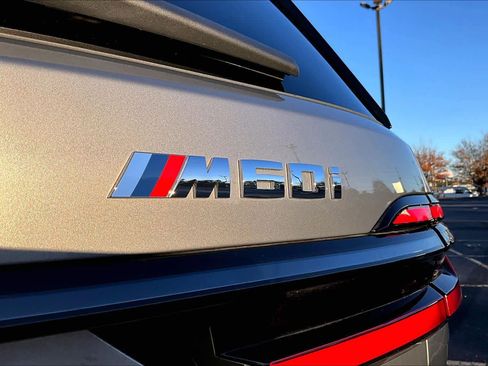 Used 2025 BMW X7 M60i image 30