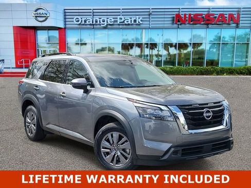 Used 2025 Nissan Pathfinder SV image 1
