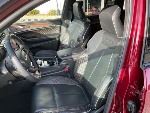 Used 2025 Jeep Grand Cherokee Summit image 27