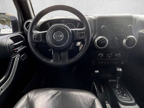 Used 2018 Jeep Wrangler Sahara w/ Connectivity Group AWD/4WD image 7
