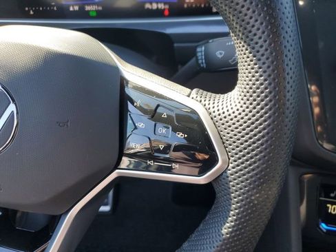 Certified 2023 Volkswagen Tiguan SE R-Line image 27