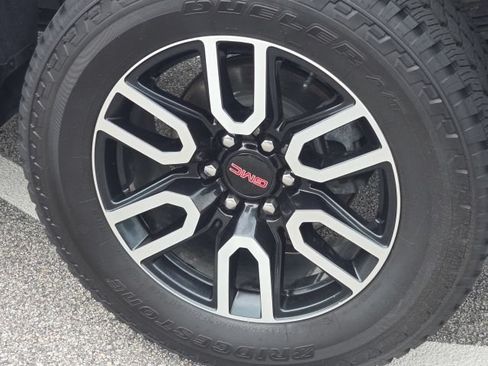 Used 2022 GMC Sierra 1500 AT4 w/ AT4 Premium Package AWD/4WD image 12
