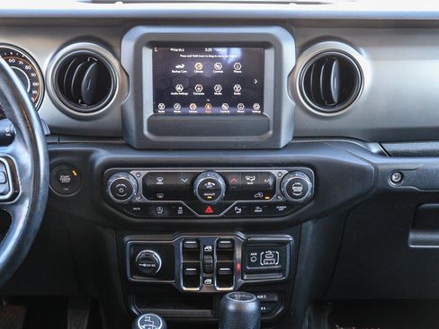 Used 2022 Jeep Gladiator Sport AWD/4WD image 17