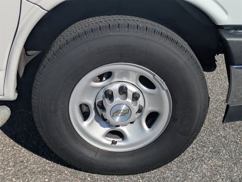 Used 2023 Chevrolet Express 2500 w/ Driver Convenience Package image 10