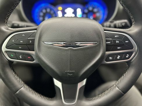 Used 2022 Chrysler Pacifica Touring-L image 24