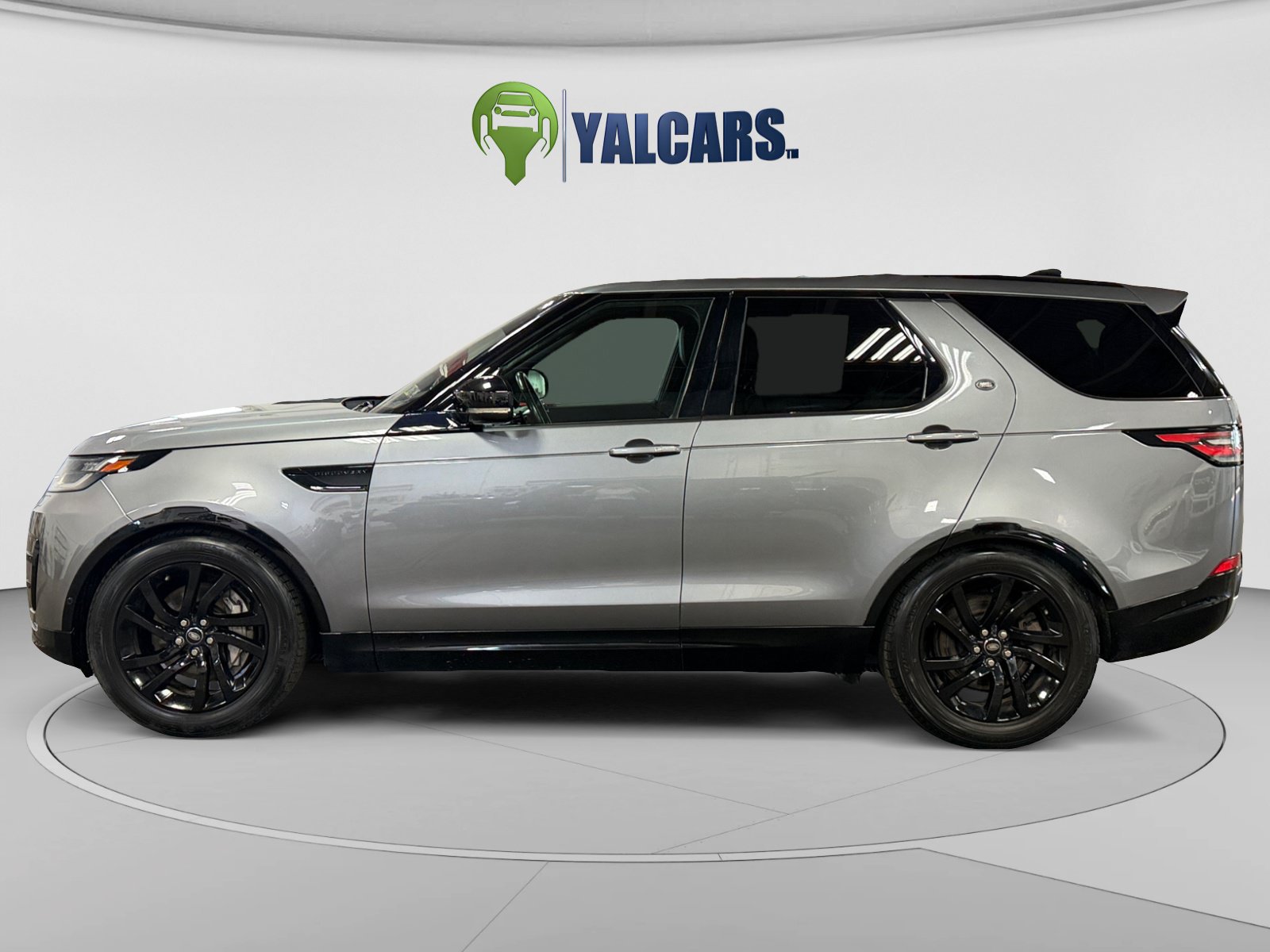 Used 2020 Land Rover Discovery Landmark AWD/4WD image 2
