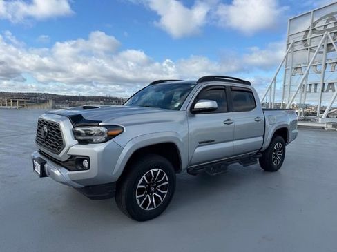 Used 2023 Toyota Tacoma TRD Sport w/ TRD Premium Sport Package image 3