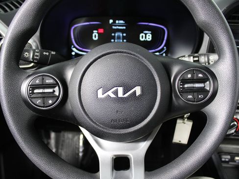 Used 2025 Kia Soul LX w/ LX Technology Package FWD image 10