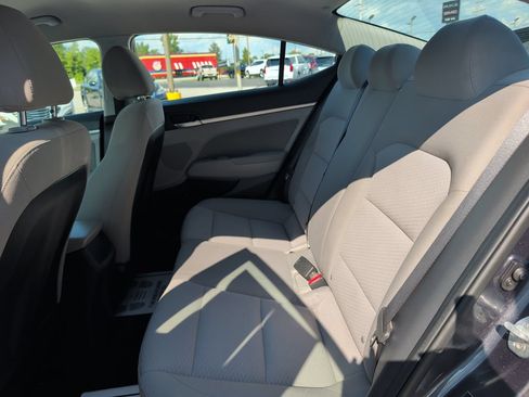 Used 2020 Hyundai Elantra SEL FWD image 19