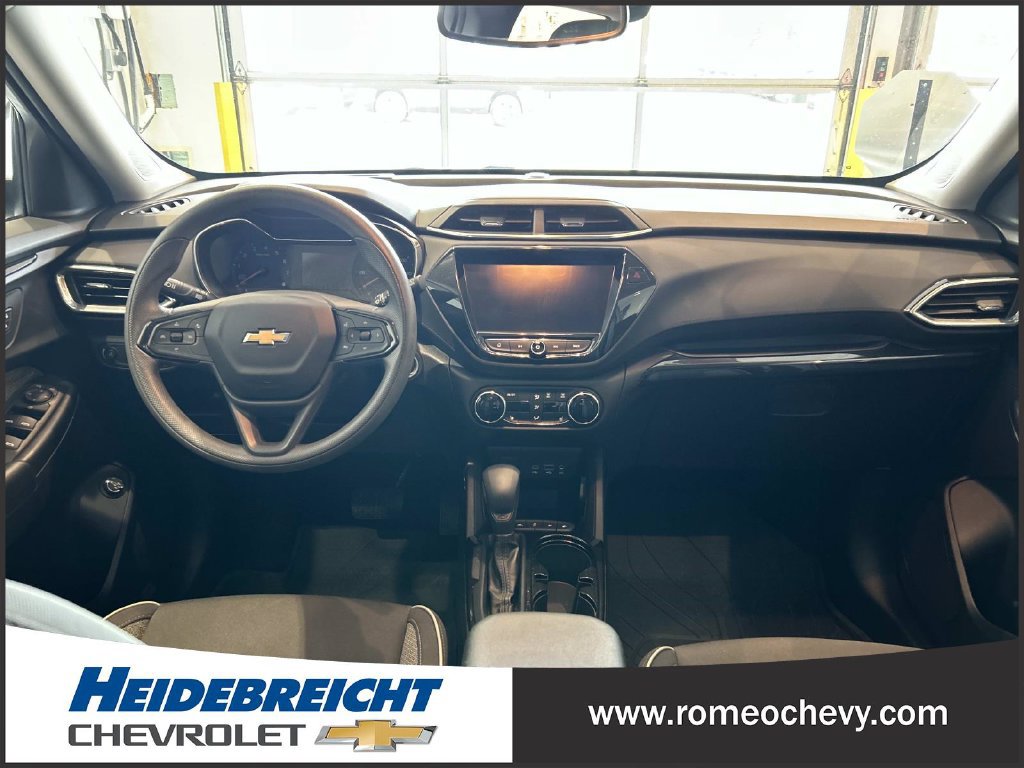 Used 2021 Chevrolet TrailBlazer LT w/ Sun and Liftgate Package FWD image 16