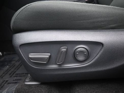 Used 2025 Toyota RAV4 XLE AWD/4WD image 10
