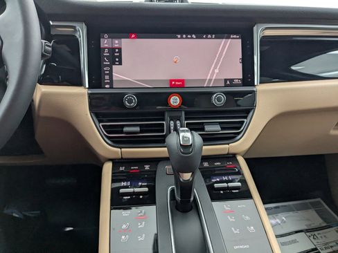 New 2026 Porsche Macan image 16