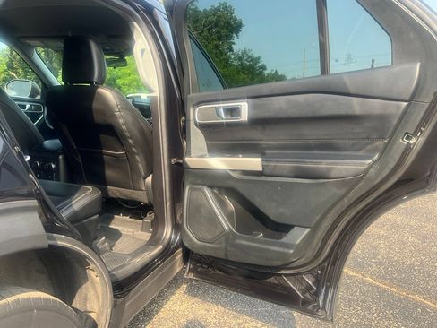 Used 2022 Ford Explorer XLT w/ Equipment Group 202A AWD/4WD image 36