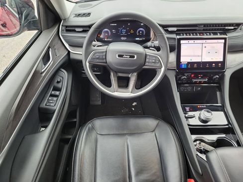 Used 2023 Jeep Grand Cherokee Limited w/ Black Appearance Package image 14