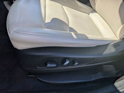 Certified 2024 Cadillac XT6 Sport w/ Technology Package AWD/4WD image 17