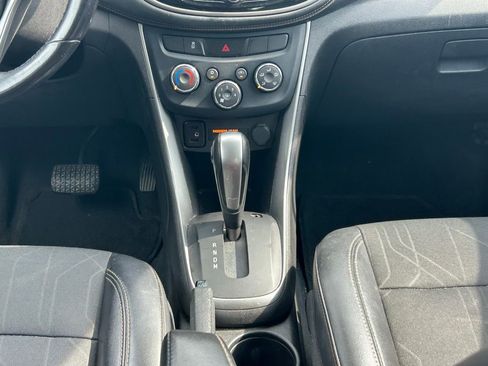 Used 2019 Chevrolet Trax LT w/ LT Convenience Package FWD image 15