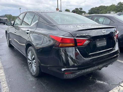 Used 2025 Nissan Altima 2.5 SV FWD image 2