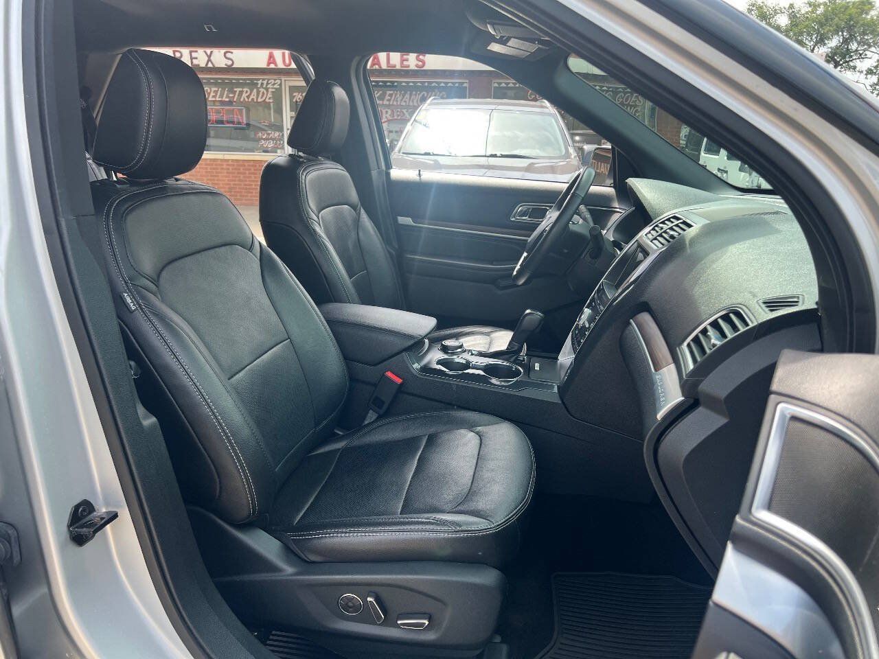Used 2018 Ford Explorer Limited w/ Equipment Group 301A AWD/4WD image 20