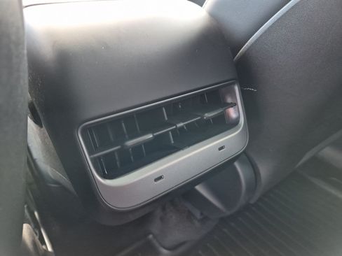 Used 2024 Tesla Model Y Long Range AWD/4WD image 27