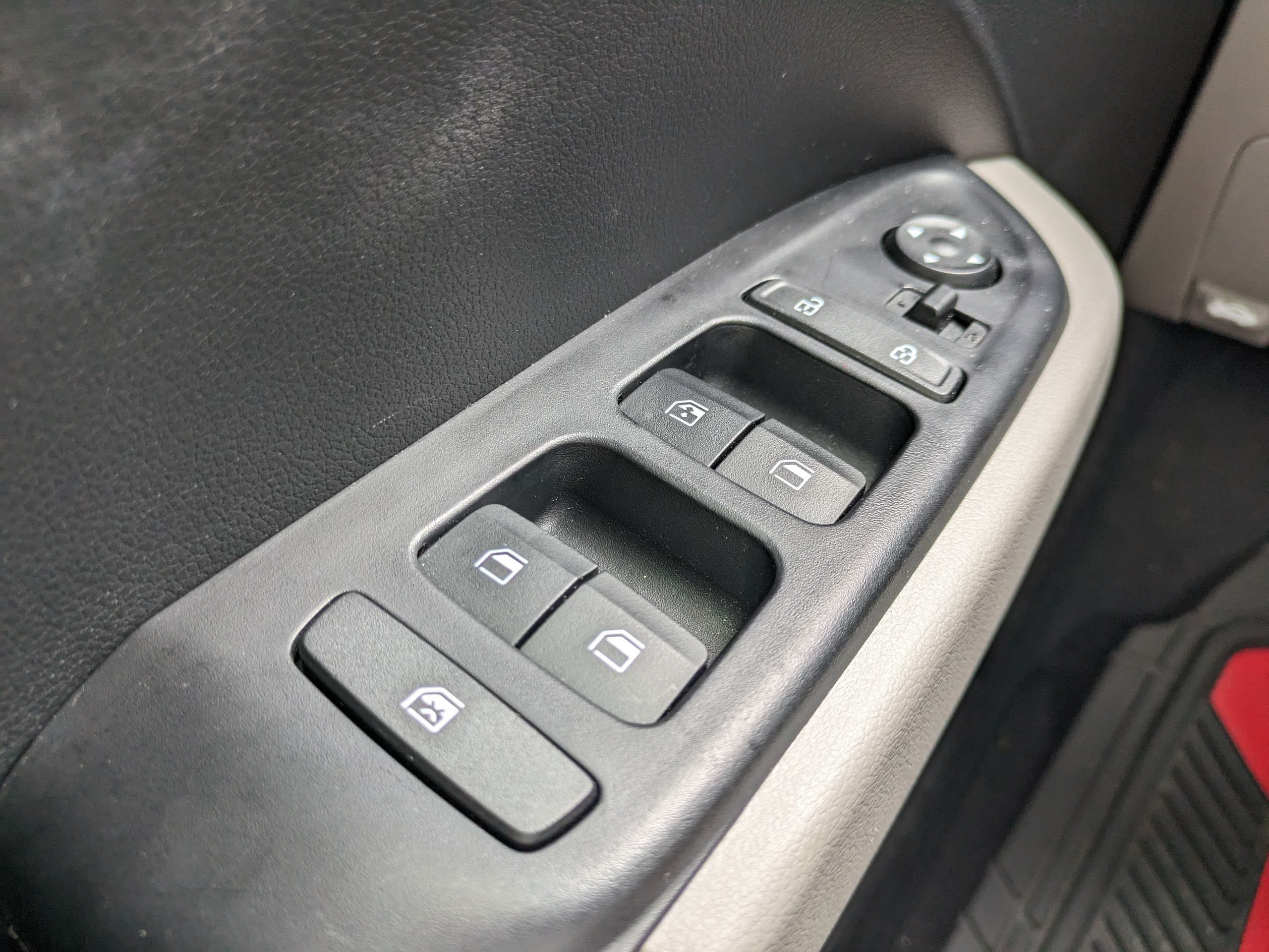 Certified 2025 Hyundai Venue SEL FWD image 21