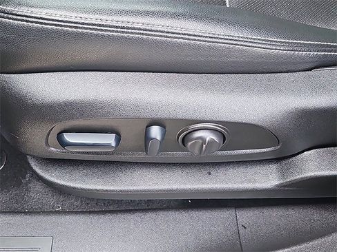 Used 2024 GMC Terrain SLT image 23