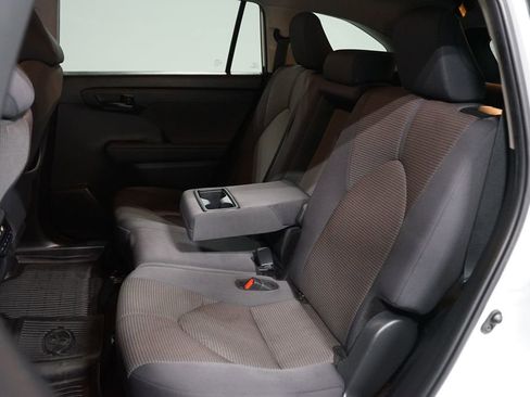 Certified 2024 Toyota Highlander LE image 29