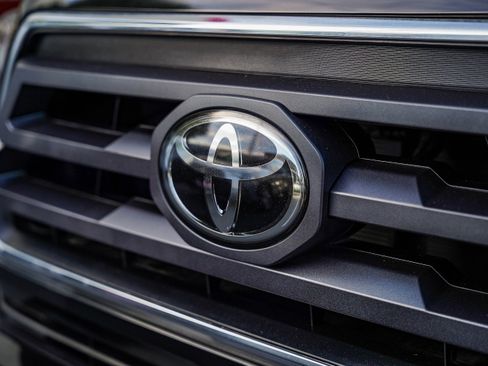 Certified 2023 Toyota Tacoma SR5 image 6