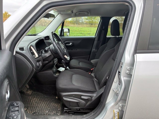 Used 2016 Jeep Renegade Latitude AWD/4WD image 9